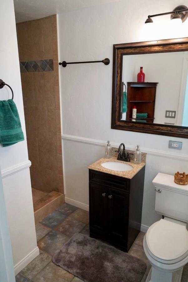 Villa Cozy Family Hideaway, Sleeps 8, 4 Tv'S Yard, Shops à Simi Valley Extérieur photo