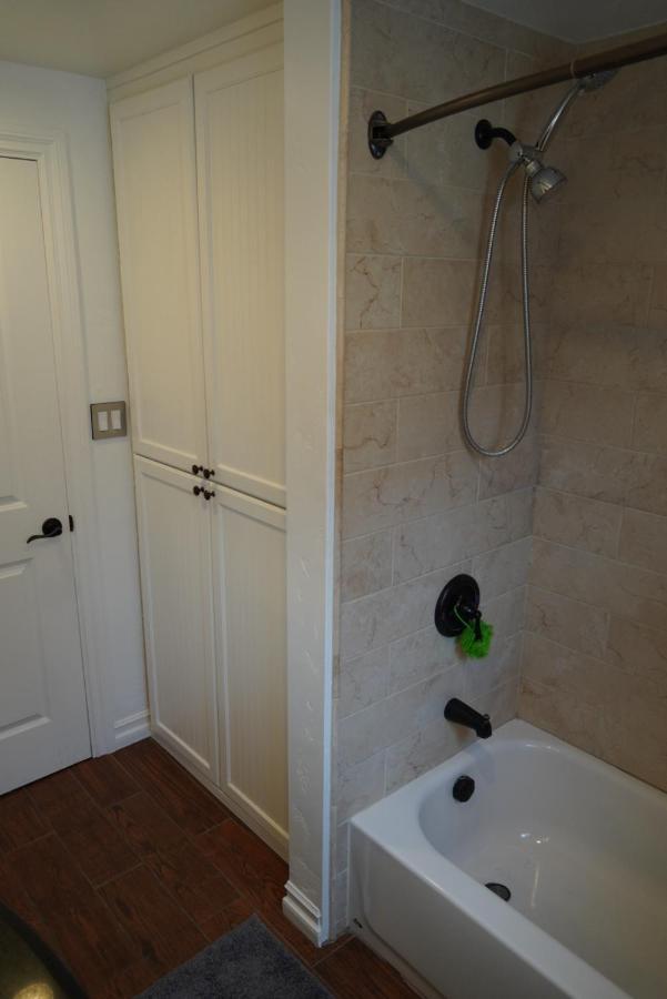 Villa Cozy Family Hideaway, Sleeps 8, 4 Tv'S Yard, Shops à Simi Valley Extérieur photo